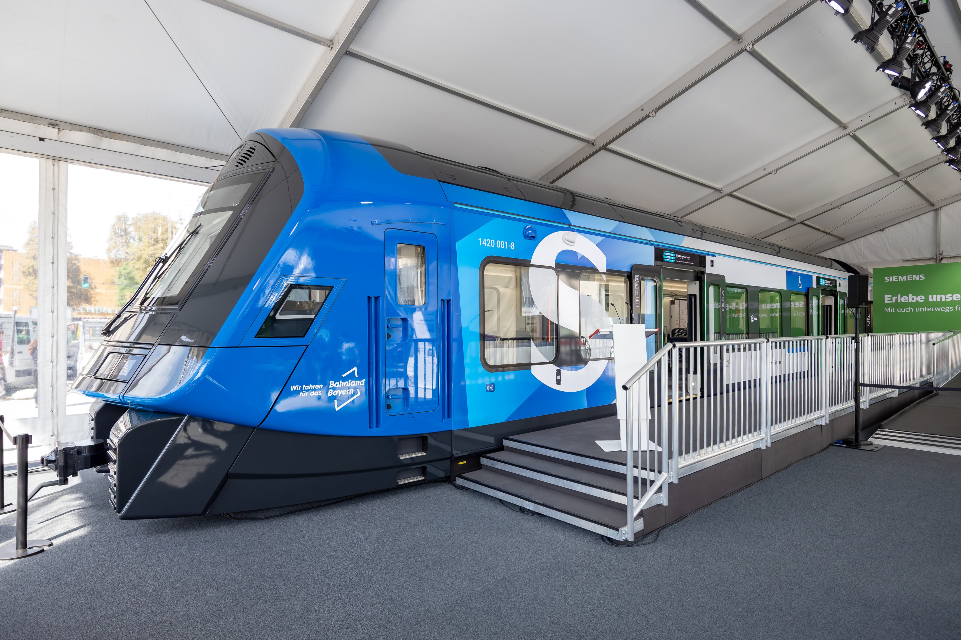 Führung im Neufahrzeug S-Bahn München und Fahrt am Fahr-Simulator